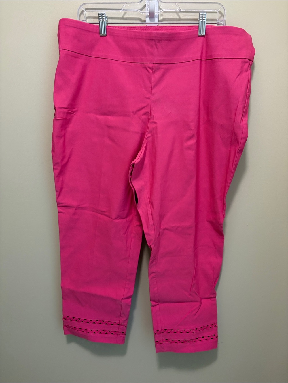 crown & ivy Bright Pink Cropped Leggings with Laser-Cut Hem